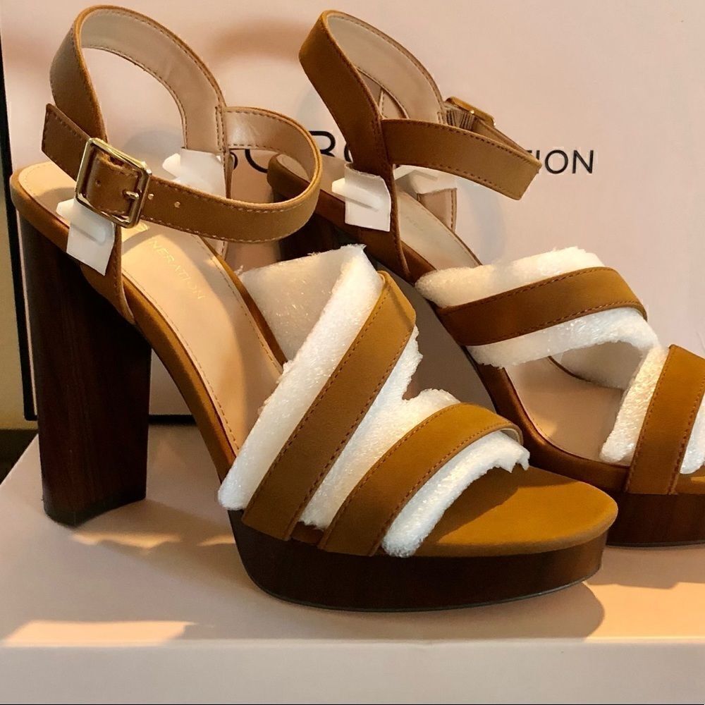 BCBGeneration
ONNIA PLATFORM SANDAL in Camel - Picture 6 of 10
